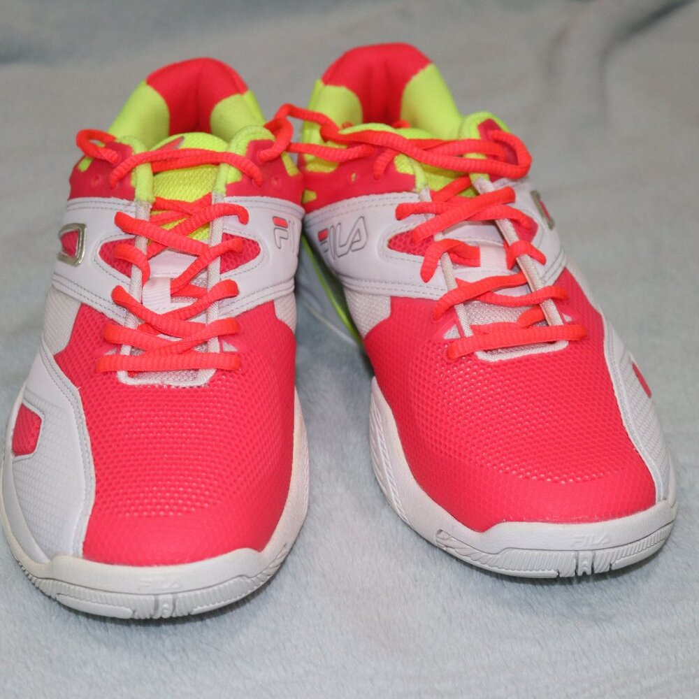 Women's Fila Sentinel tennis court shoe. size 8. New.